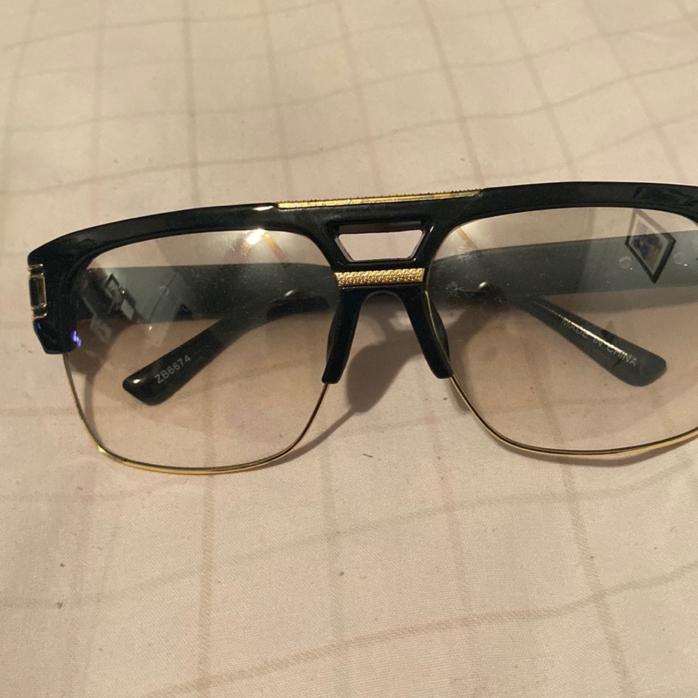 Big frame  Gold trimmed nerdy chic stylish New York based lightly tinted glasses